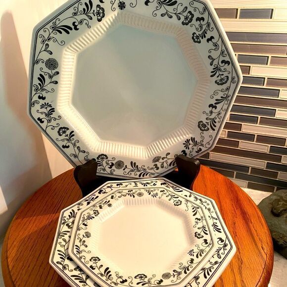 Millbrook independence stoneware Japan MCM, 2 dinner, 1 soup, 1 salad or bread - Picture 1 of 9